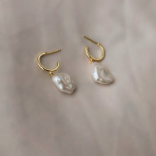 Load image into Gallery viewer, Clara Earrings - Gold
